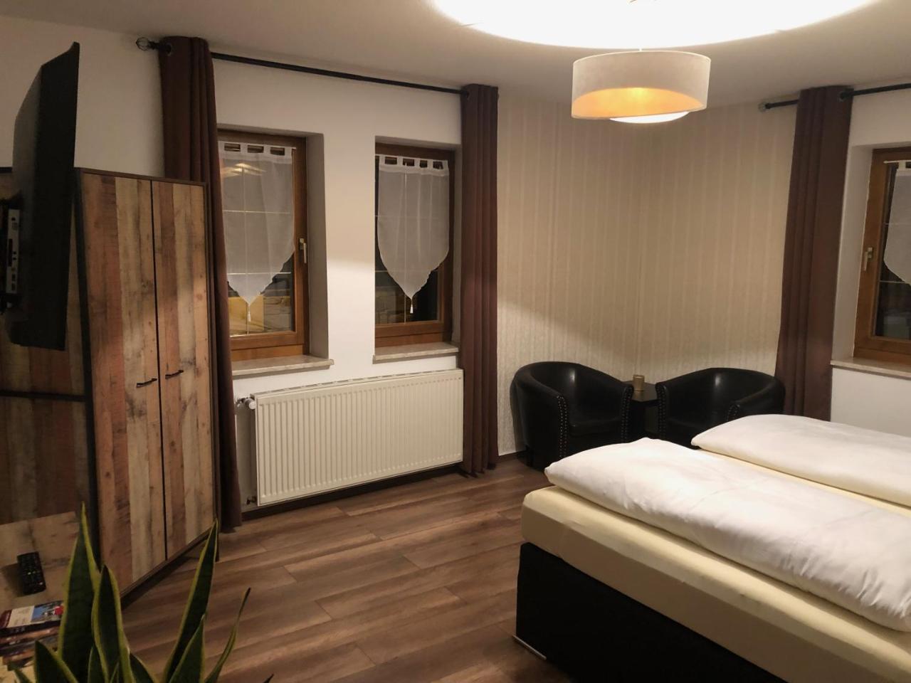 Hotel Garni Zum Rebstock Naumbourg Extérieur photo